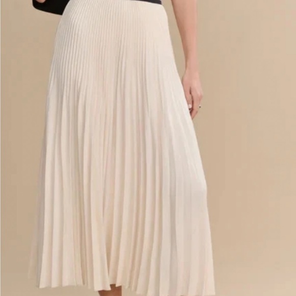 Jenny Kayne Dresses & Skirts - Jenny Kayne Chic Cream Pleated Midi Skirt